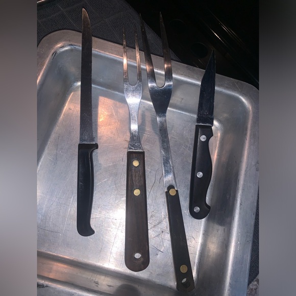 BLACK+DECKER 3 in 1 Toaster Oven & Random Kitchen Utensils - Picture 8 of 14